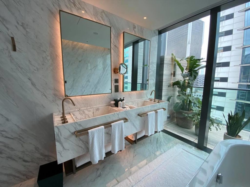 The Hari Hong Kong 套房浴室