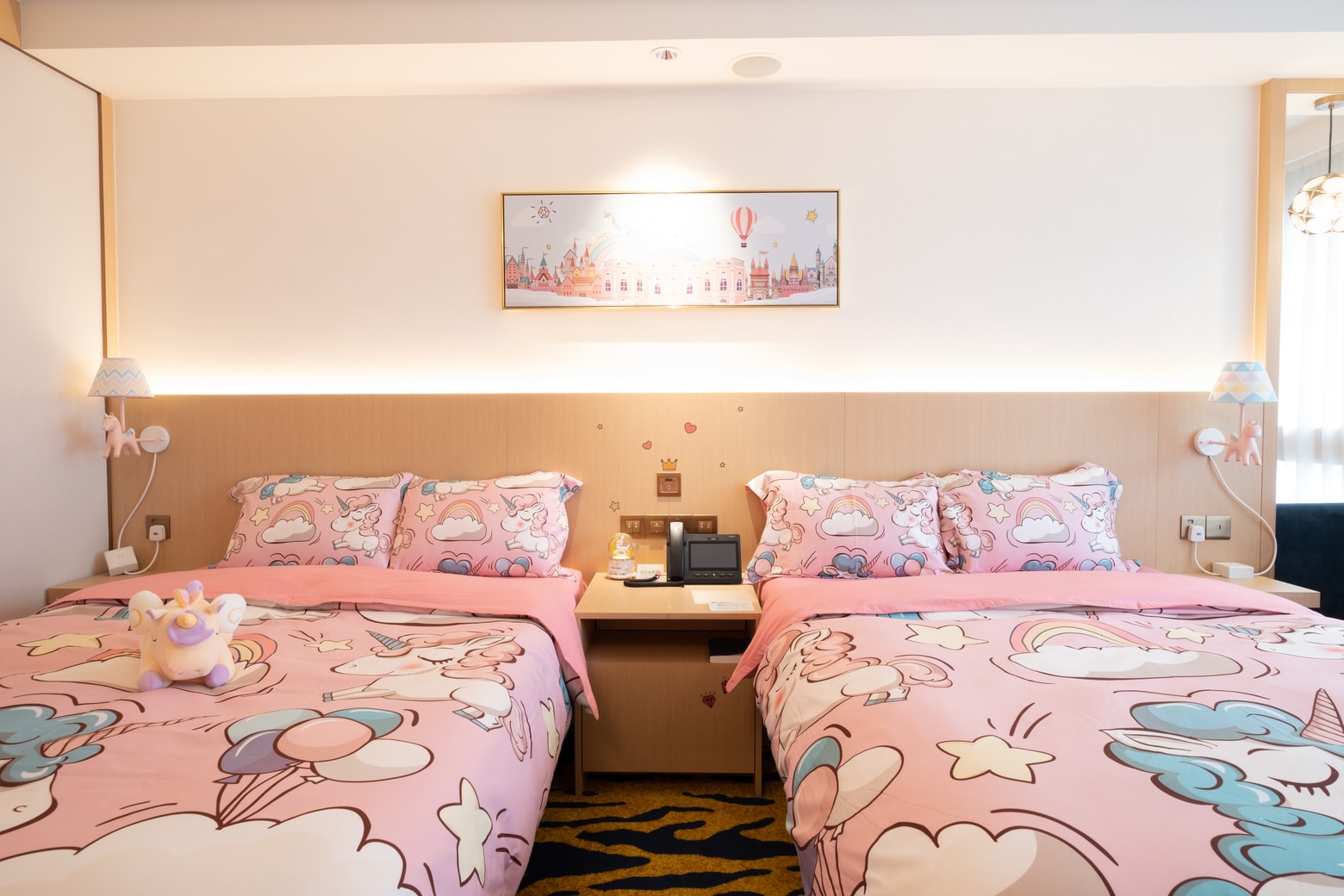 香港金域假日酒店 親子主題房「夢幻粉紅獨角獸」