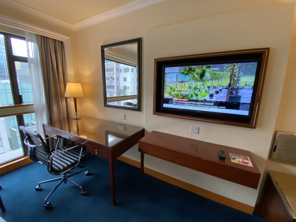Holiday Inn Golden Mile Hong Kong Deluxe Room TV and Desk
