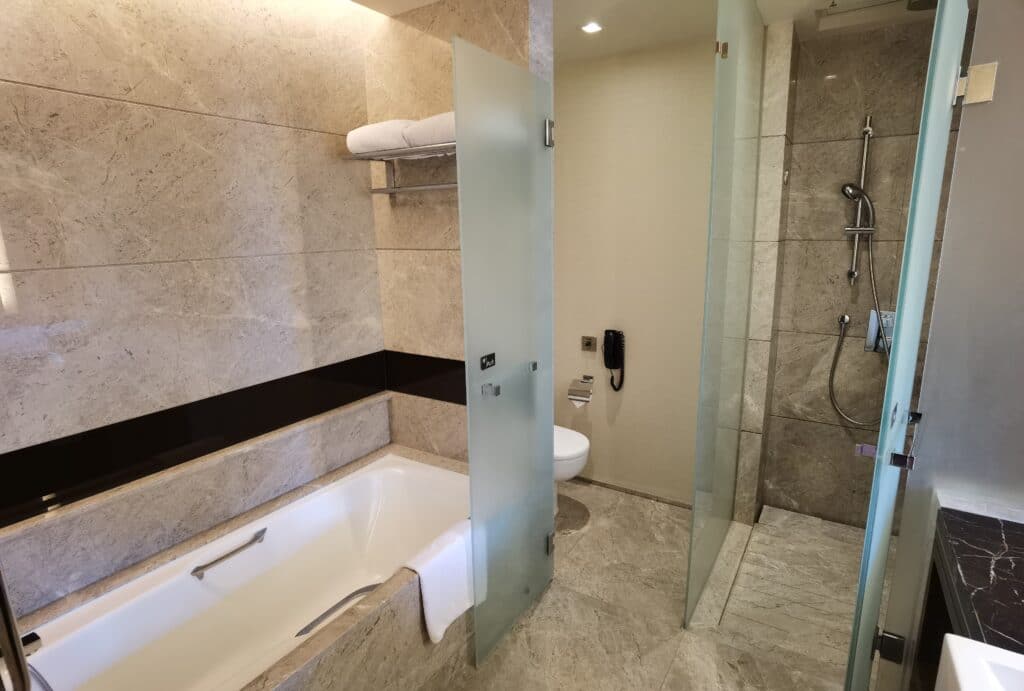 香港九龍東皇冠假日酒店隔離浴室