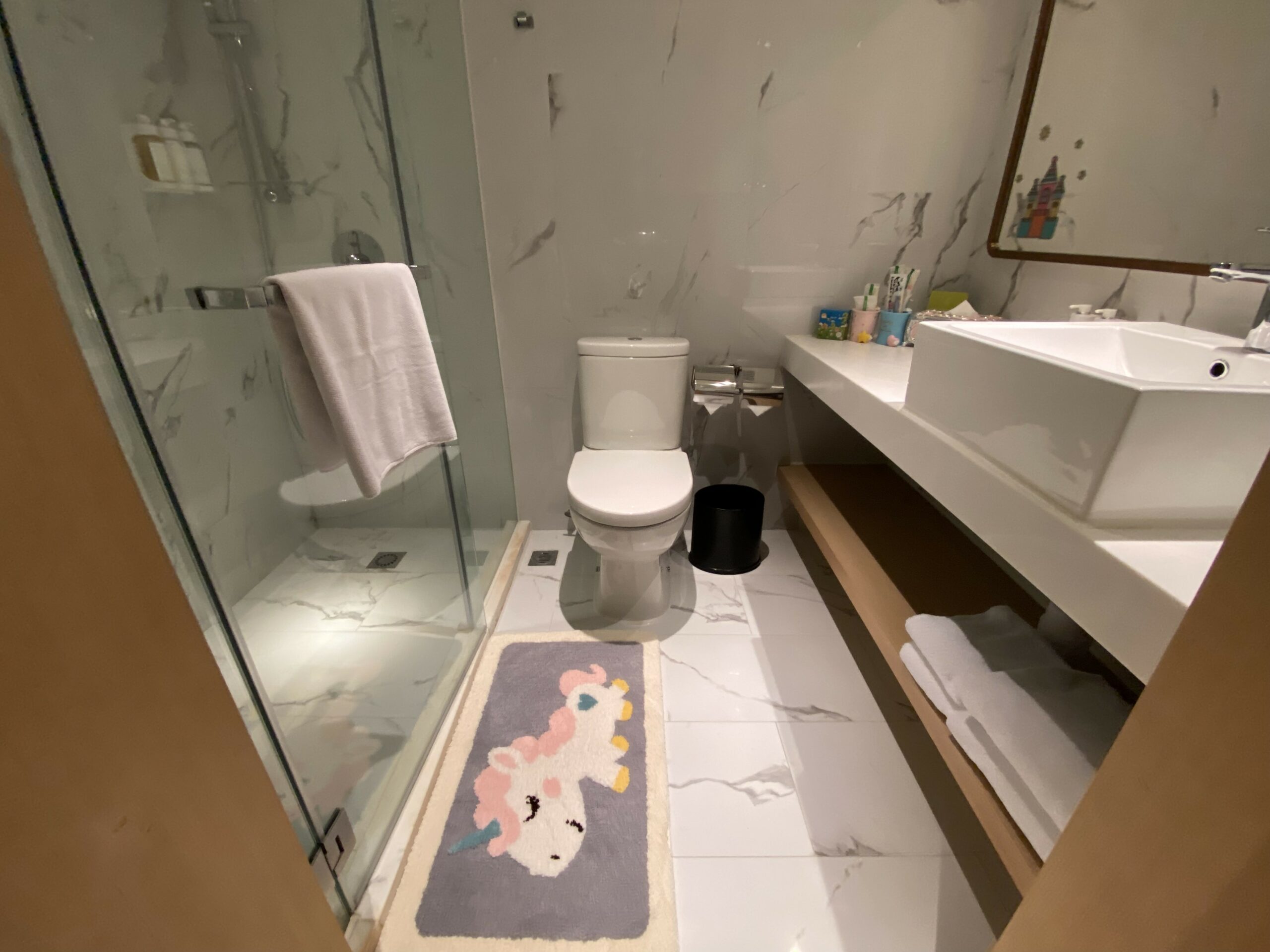 香港金域假日酒店 親子主題房「夢幻粉紅獨角獸」浴室