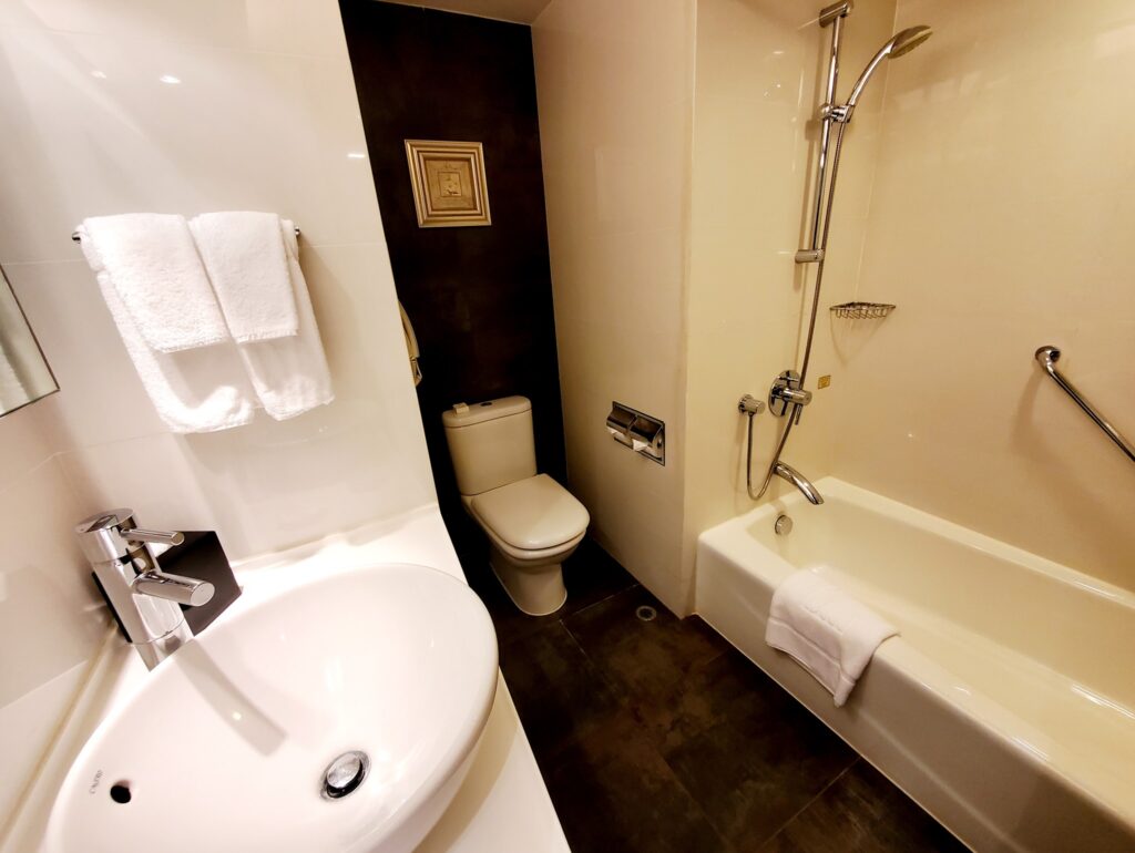 六國酒店 尊尚特級客房浴室