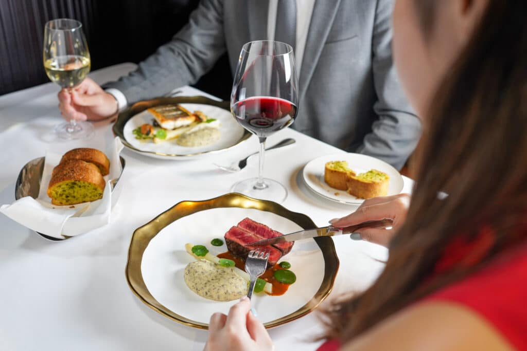 Grand Hyatt Steakhouse 享用雙人「法國五月美食薈」晚餐