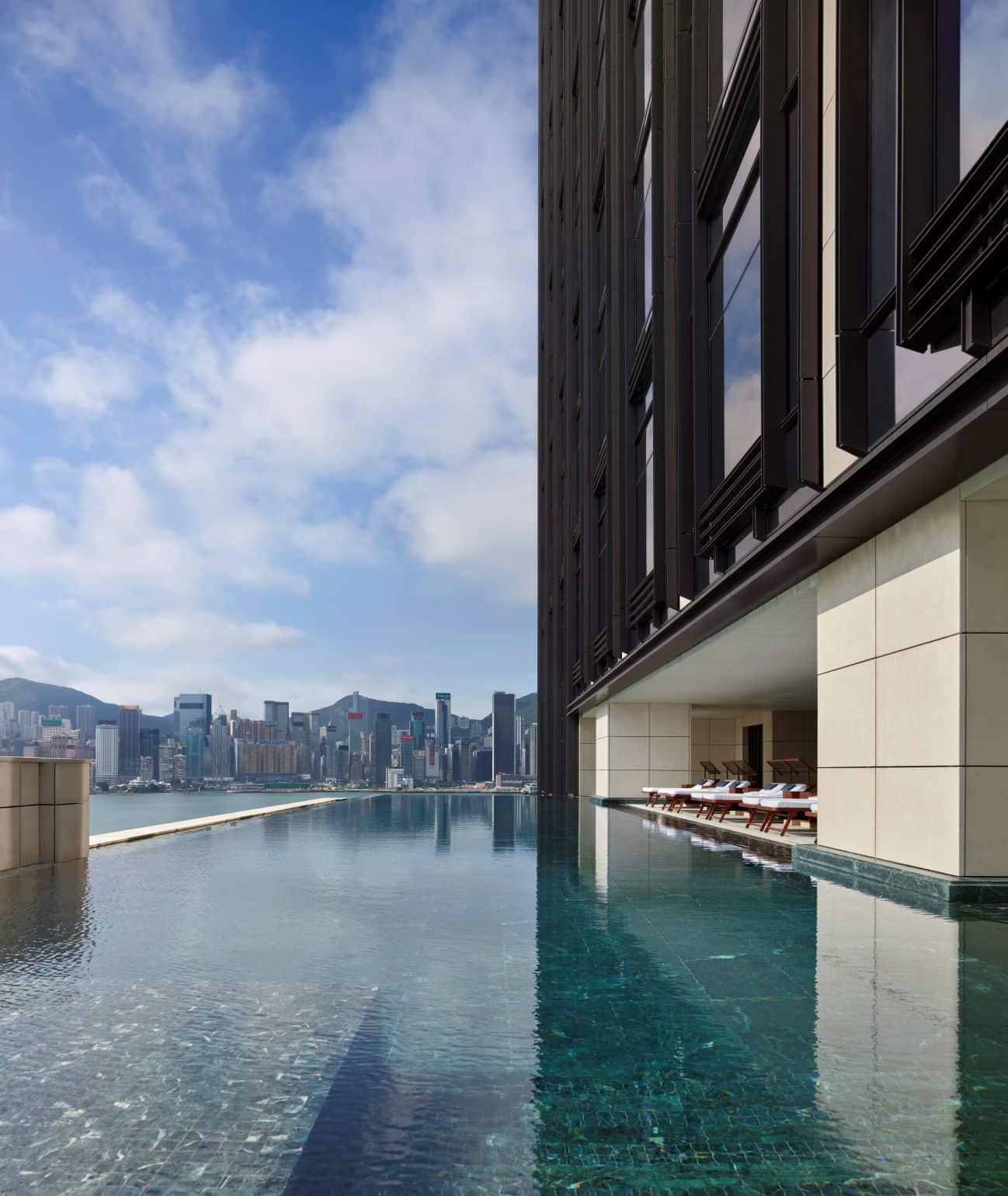 香港瑰麗酒店戶外天際泳池